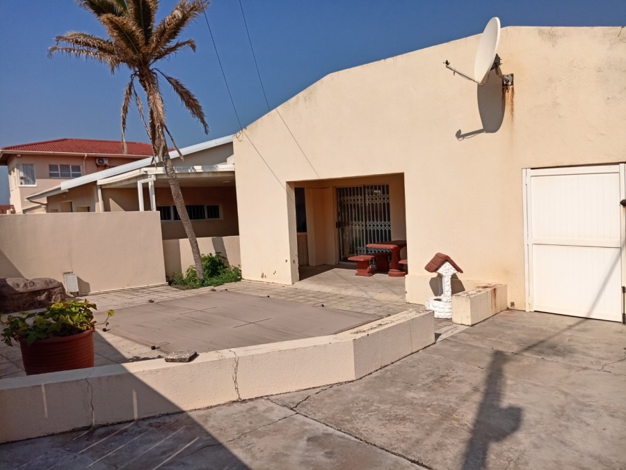 8 Bedroom Property for Sale in St Michaels On Sea KwaZulu-Natal