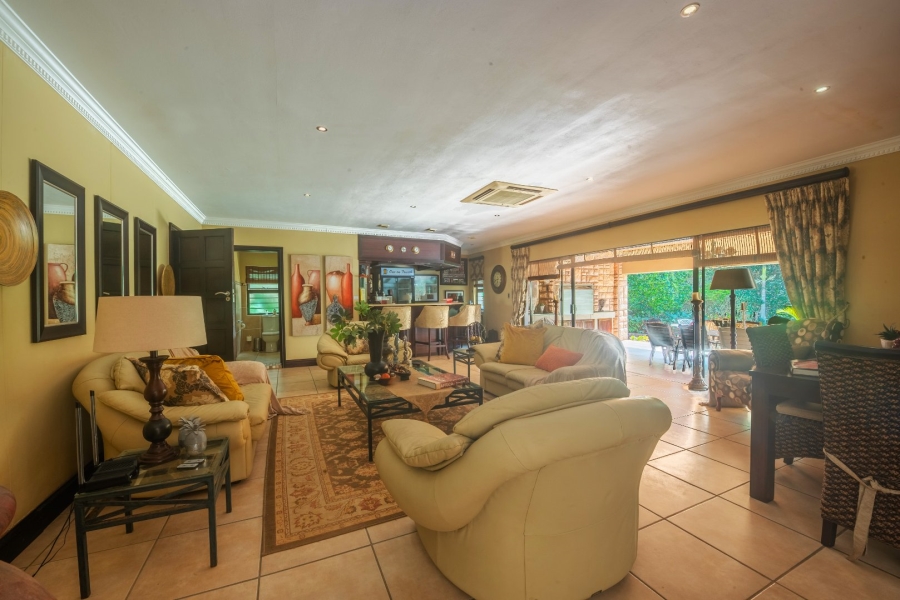 5 Bedroom Property for Sale in Umtentweni KwaZulu-Natal
