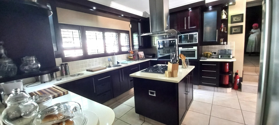5 Bedroom Property for Sale in Umtentweni KwaZulu-Natal