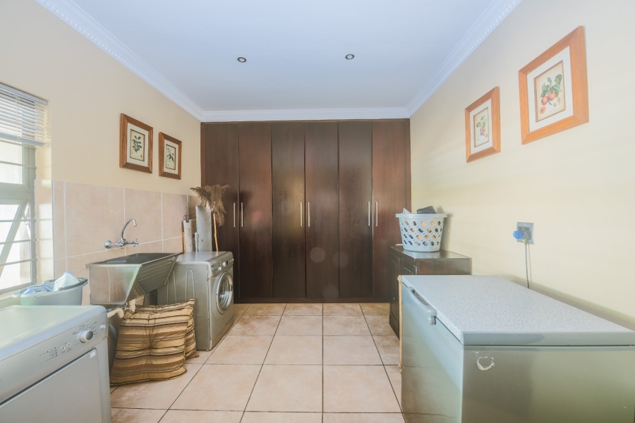 5 Bedroom Property for Sale in Umtentweni KwaZulu-Natal