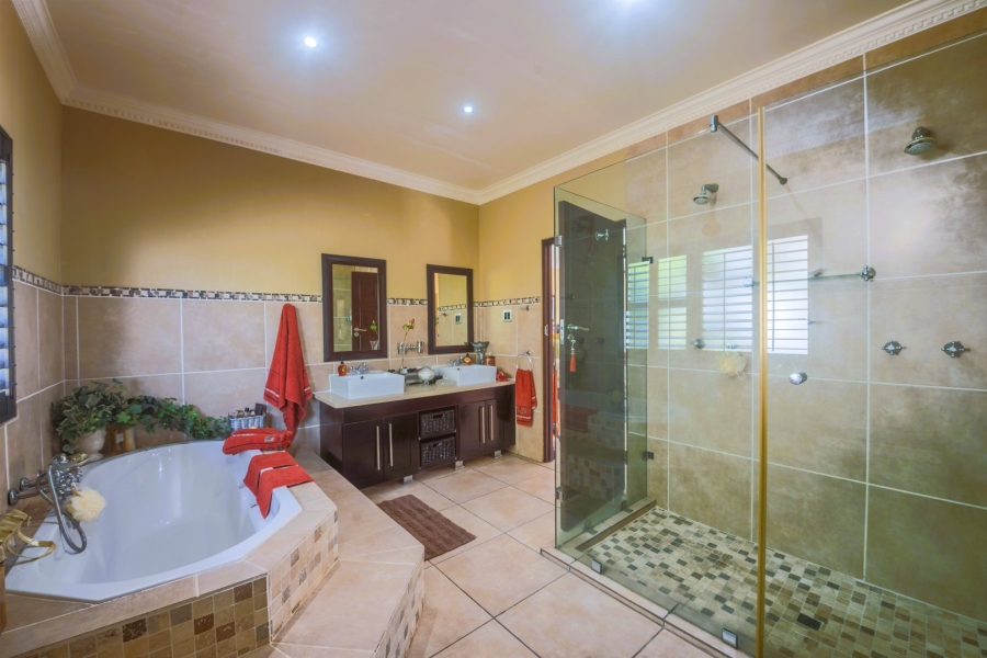 5 Bedroom Property for Sale in Umtentweni KwaZulu-Natal