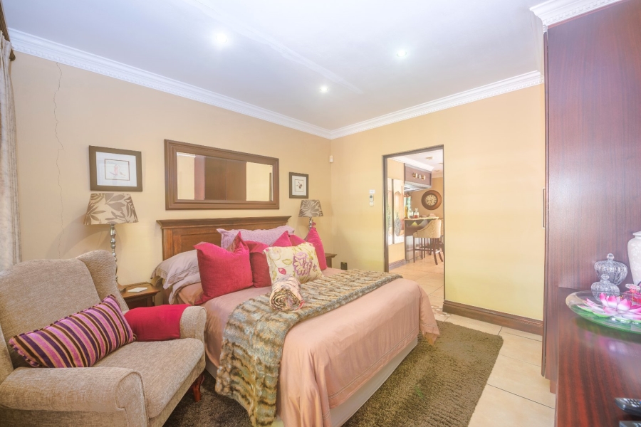 5 Bedroom Property for Sale in Umtentweni KwaZulu-Natal