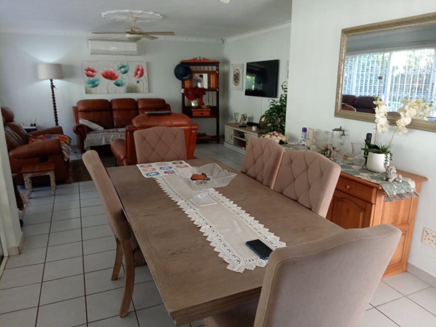 2 Bedroom Property for Sale in Uvongo KwaZulu-Natal