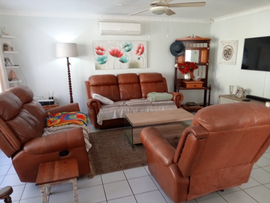 2 Bedroom Property for Sale in Uvongo KwaZulu-Natal
