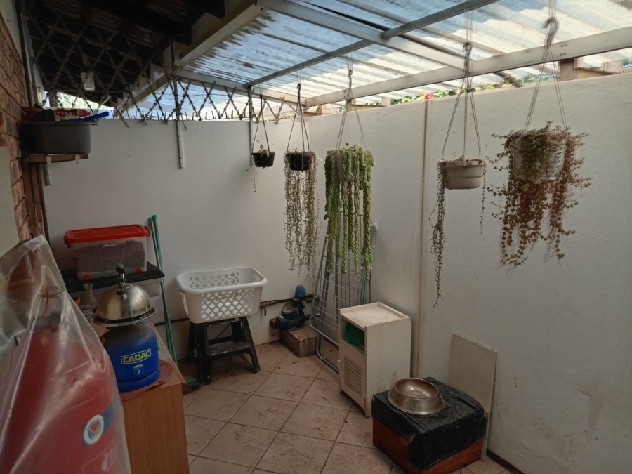 2 Bedroom Property for Sale in Uvongo KwaZulu-Natal