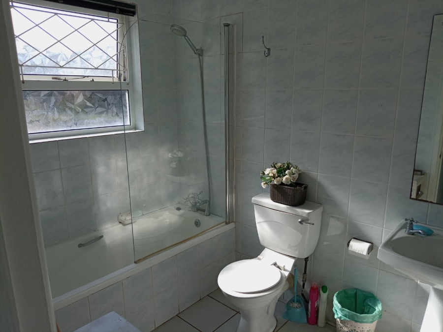 2 Bedroom Property for Sale in Uvongo KwaZulu-Natal