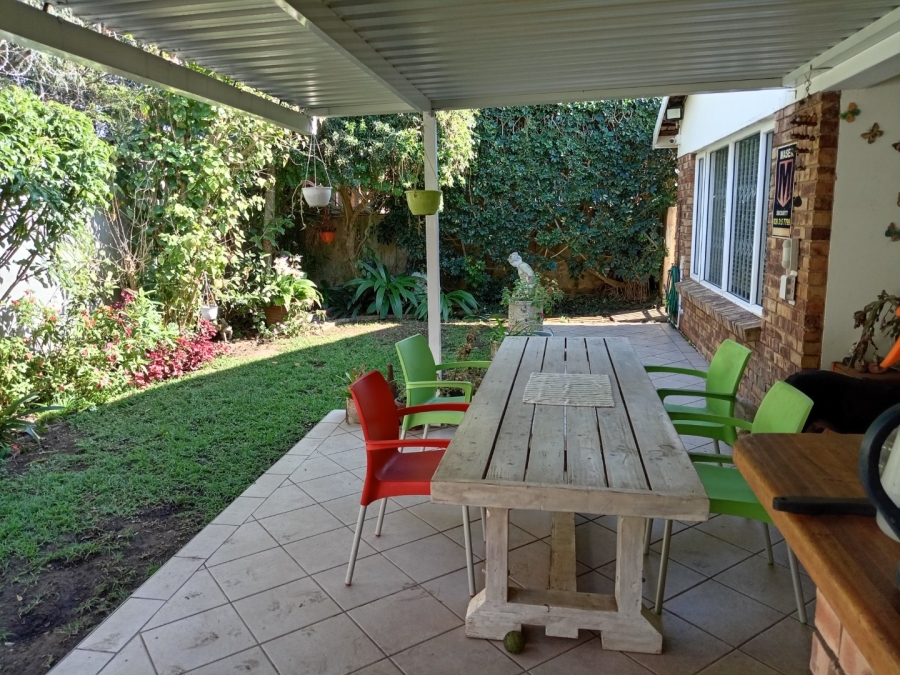 2 Bedroom Property for Sale in Uvongo KwaZulu-Natal