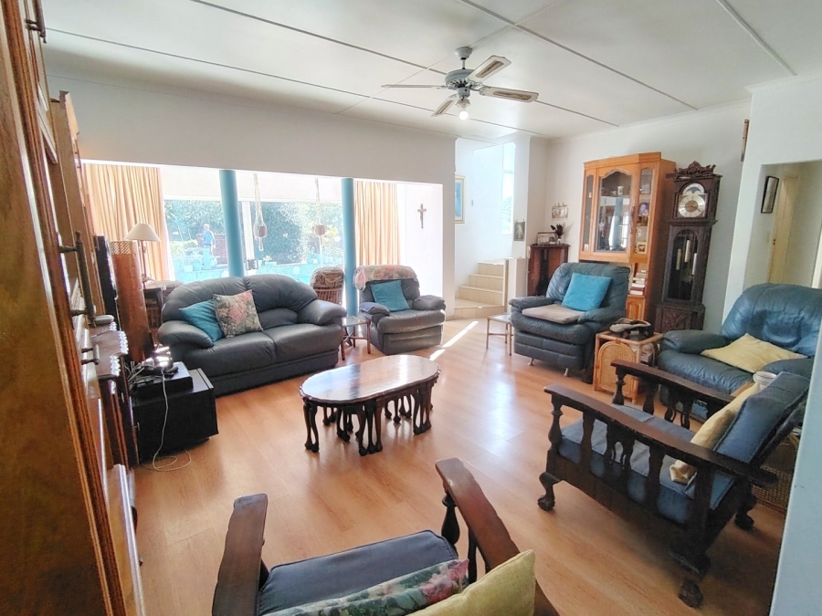 7 Bedroom Property for Sale in Uvongo KwaZulu-Natal