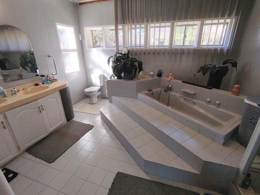 7 Bedroom Property for Sale in Uvongo KwaZulu-Natal