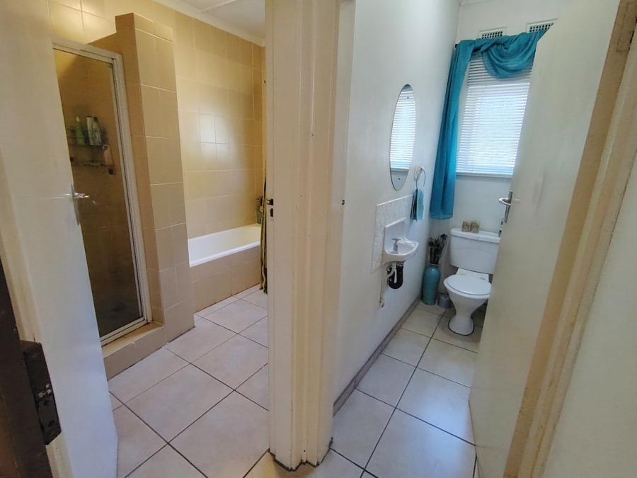 7 Bedroom Property for Sale in Uvongo KwaZulu-Natal
