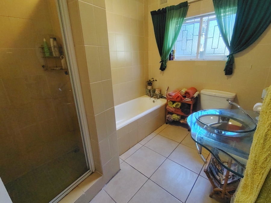 7 Bedroom Property for Sale in Uvongo KwaZulu-Natal