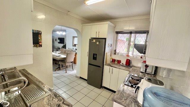2 Bedroom Property for Sale in Uvongo KwaZulu-Natal
