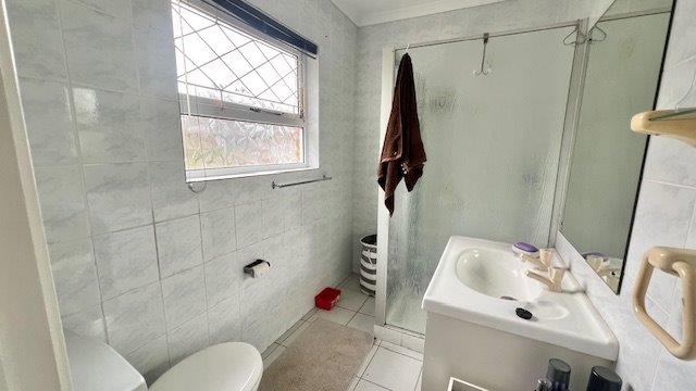 2 Bedroom Property for Sale in Uvongo KwaZulu-Natal
