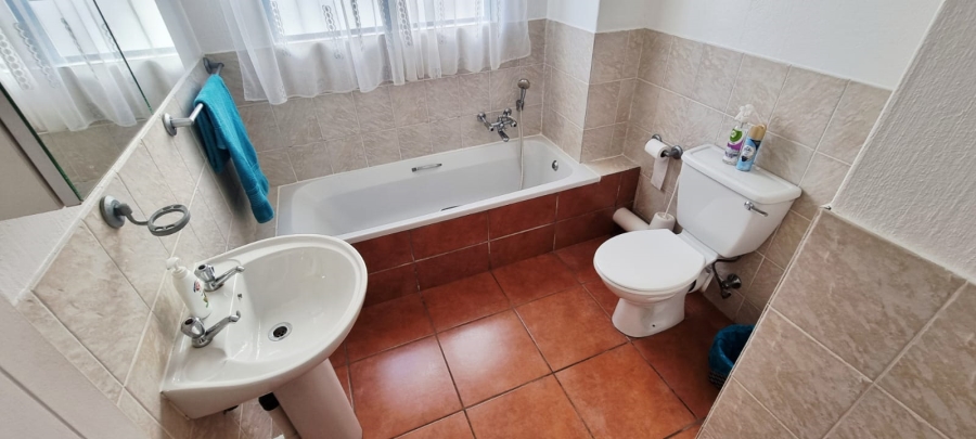  Bedroom Property for Sale in Beacon Rocks KwaZulu-Natal