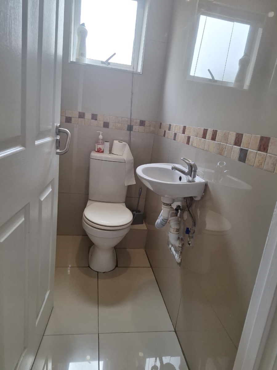 2 Bedroom Property for Sale in Essenwood KwaZulu-Natal