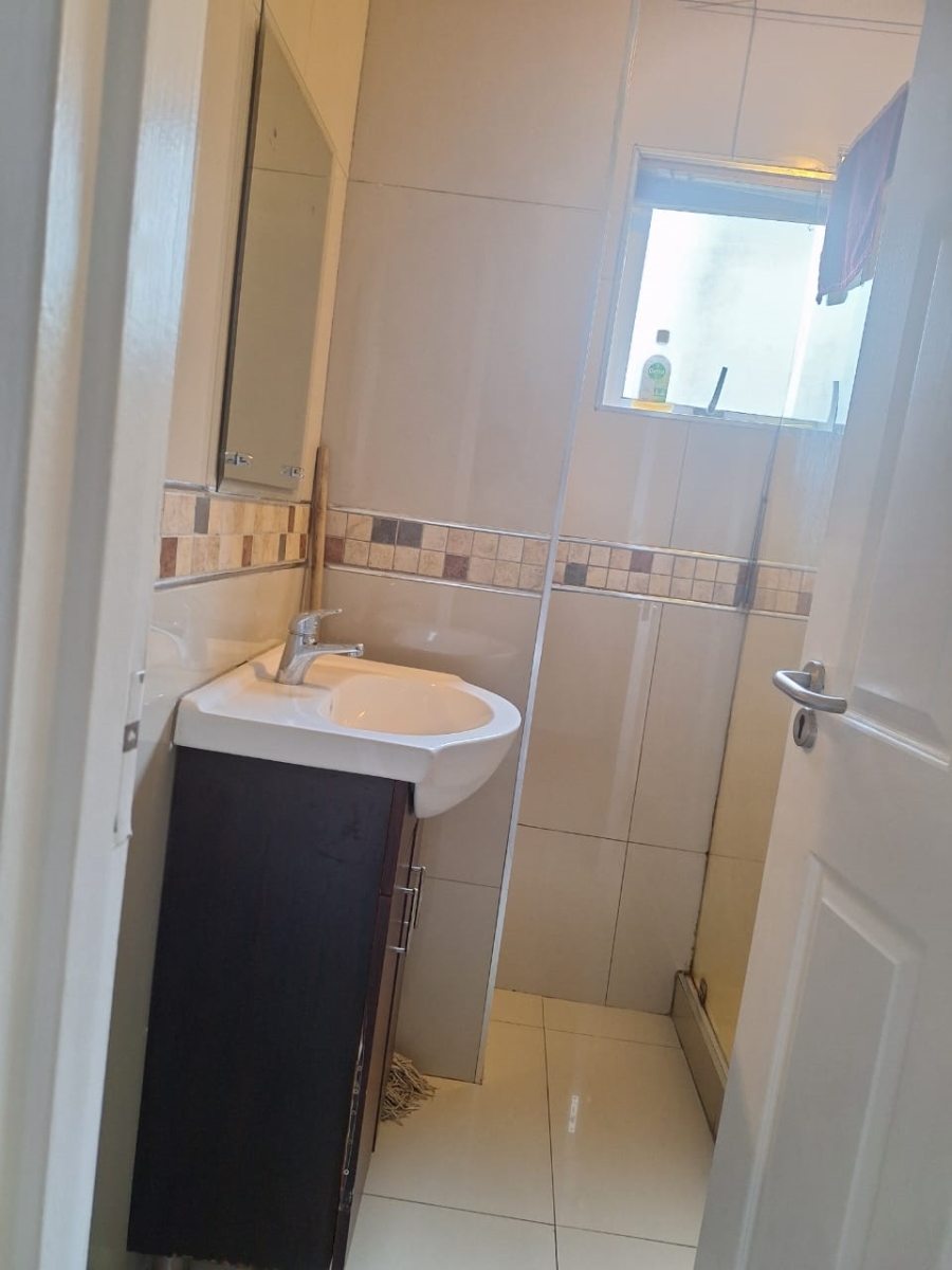 2 Bedroom Property for Sale in Essenwood KwaZulu-Natal