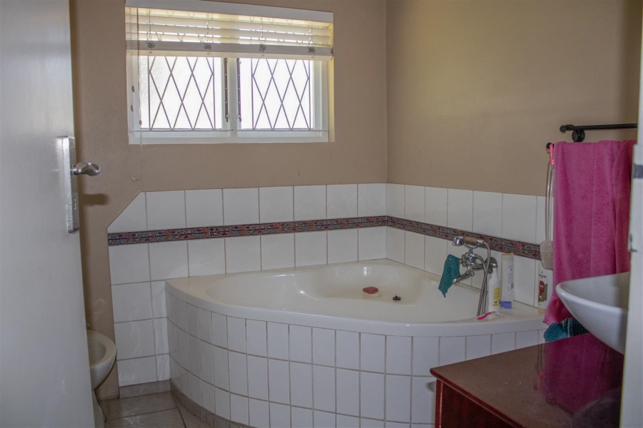  Bedroom Property for Sale in Shelly Beach KwaZulu-Natal