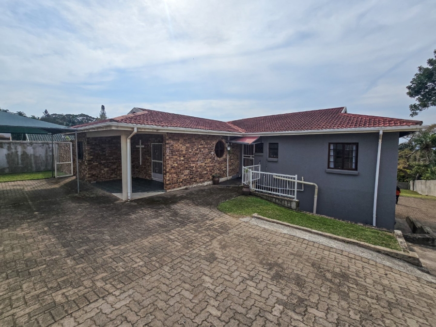 5 Bedroom Property for Sale in Uvongo KwaZulu-Natal