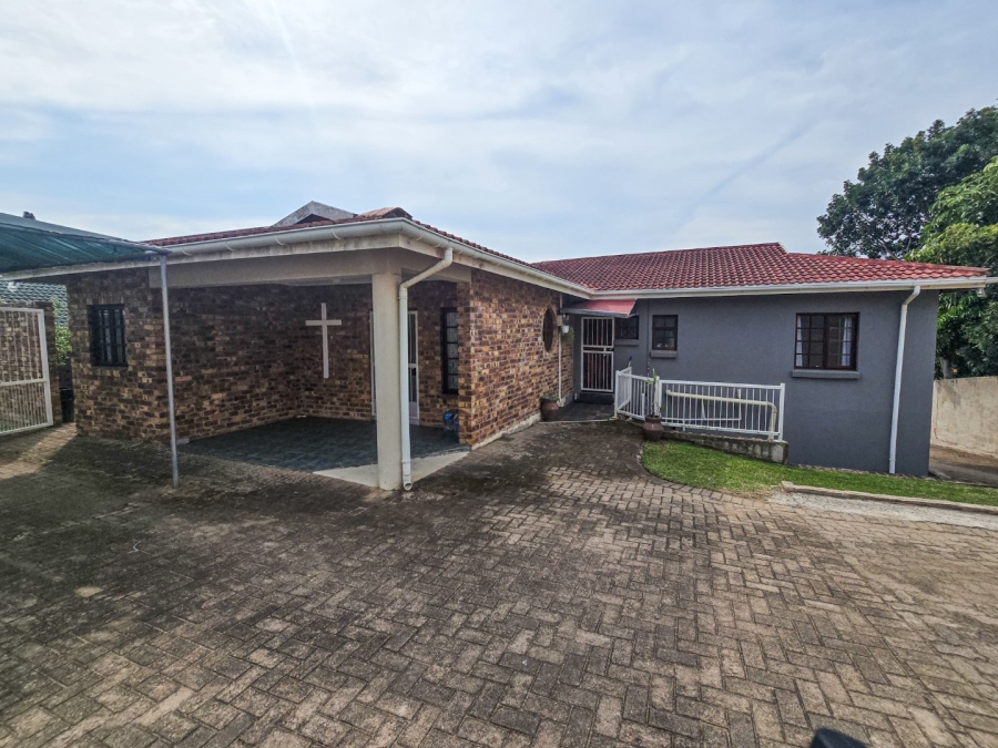 5 Bedroom Property for Sale in Uvongo KwaZulu-Natal