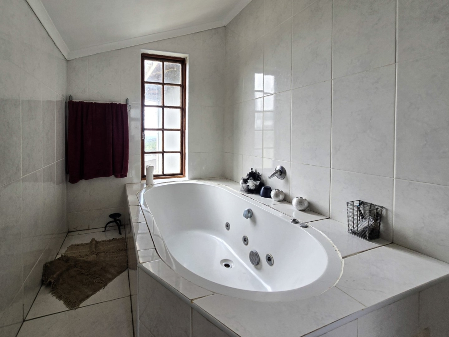 5 Bedroom Property for Sale in Uvongo KwaZulu-Natal