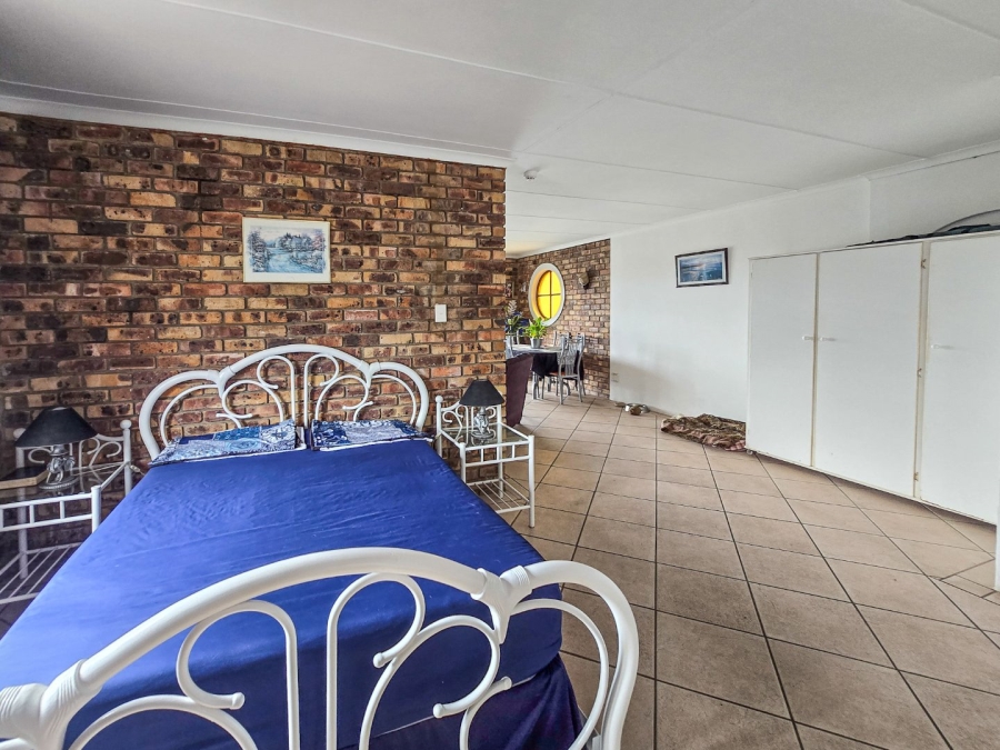 5 Bedroom Property for Sale in Uvongo KwaZulu-Natal