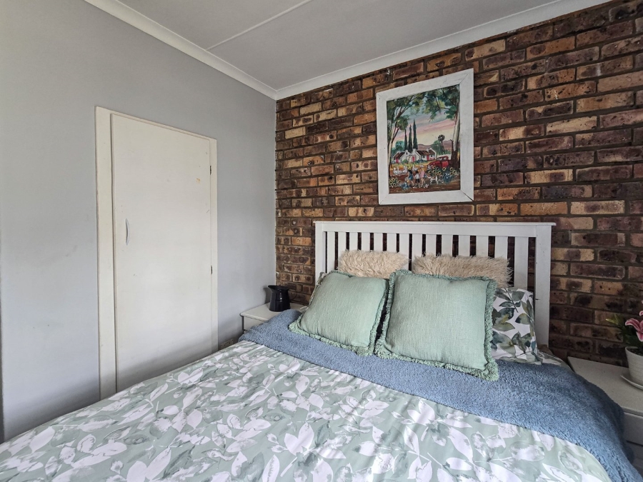 5 Bedroom Property for Sale in Uvongo KwaZulu-Natal