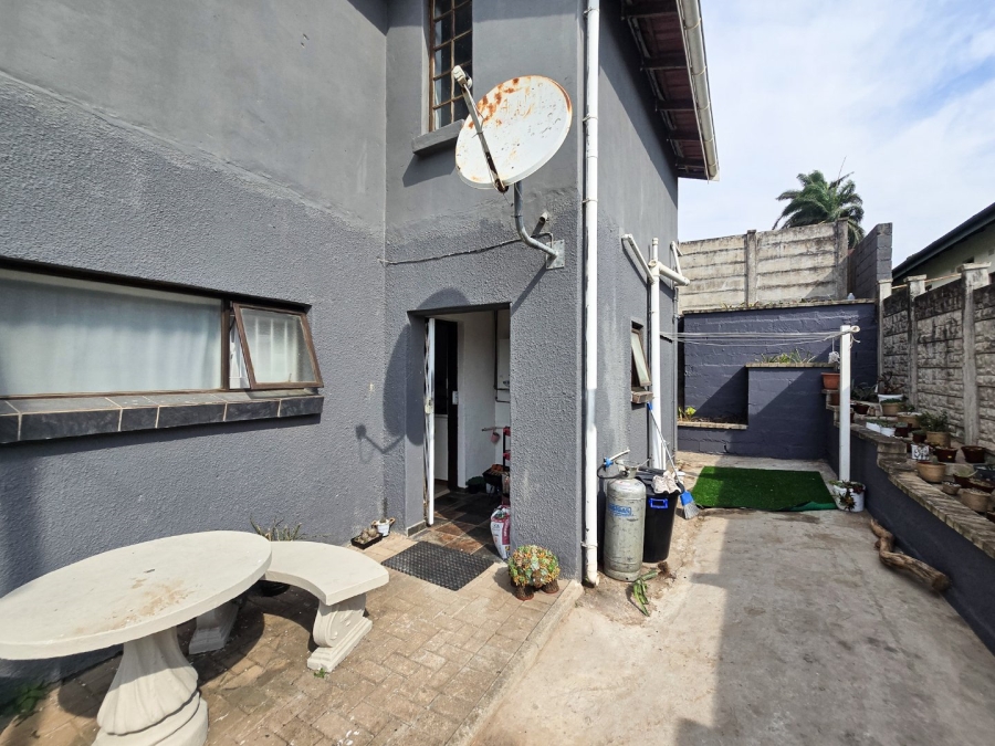 5 Bedroom Property for Sale in Uvongo KwaZulu-Natal