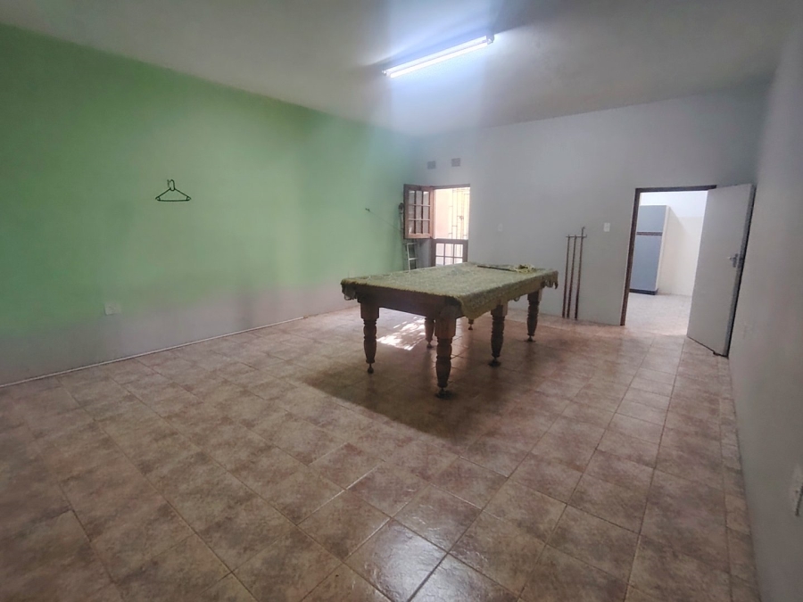 6 Bedroom Property for Sale in Margate KwaZulu-Natal