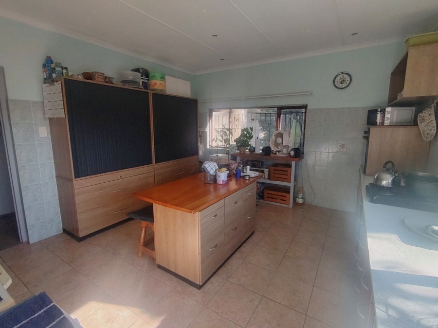 6 Bedroom Property for Sale in Margate KwaZulu-Natal