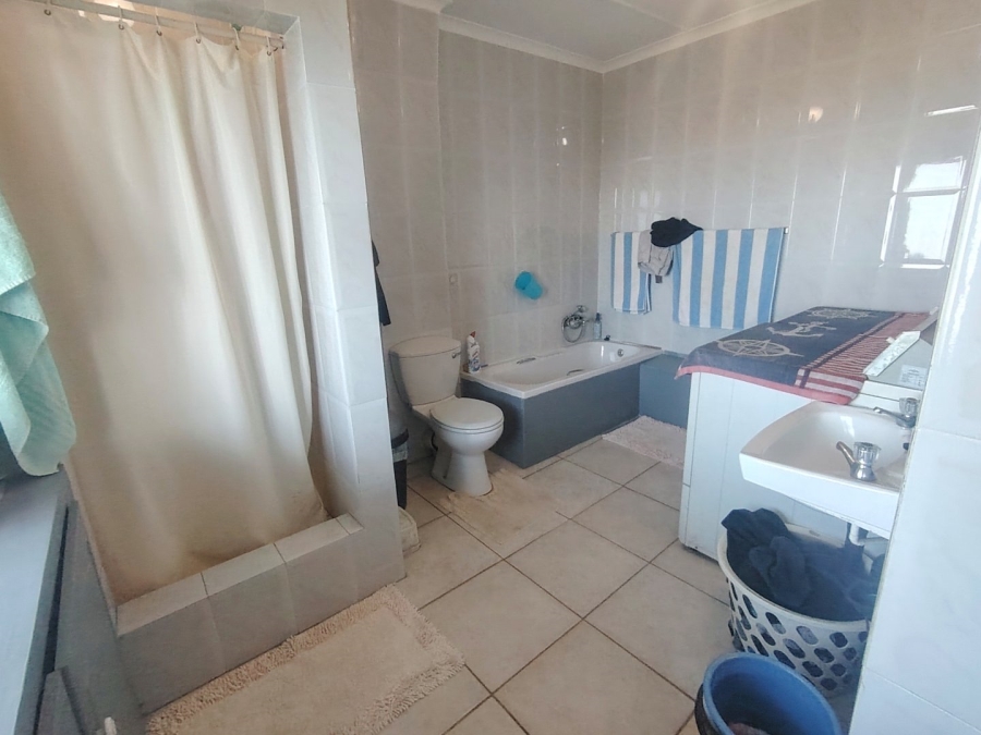6 Bedroom Property for Sale in Margate KwaZulu-Natal