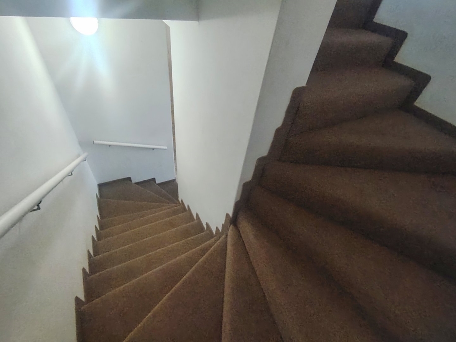 6 Bedroom Property for Sale in Margate KwaZulu-Natal
