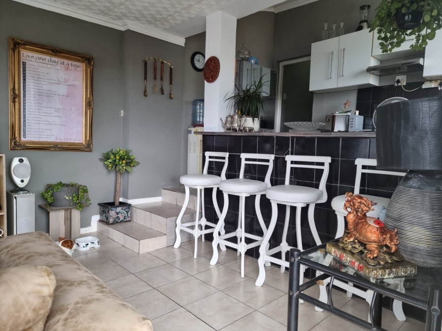 5 Bedroom Property for Sale in Hibberdene KwaZulu-Natal
