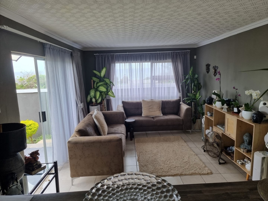 5 Bedroom Property for Sale in Hibberdene KwaZulu-Natal