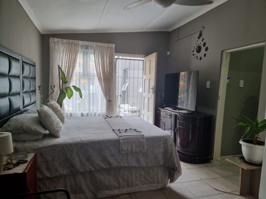 5 Bedroom Property for Sale in Hibberdene KwaZulu-Natal
