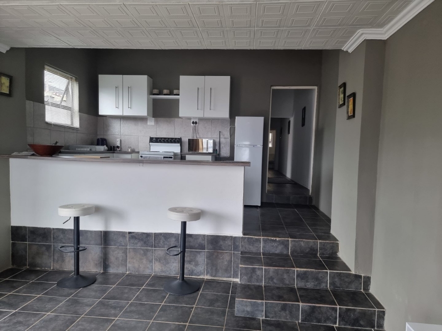 5 Bedroom Property for Sale in Hibberdene KwaZulu-Natal