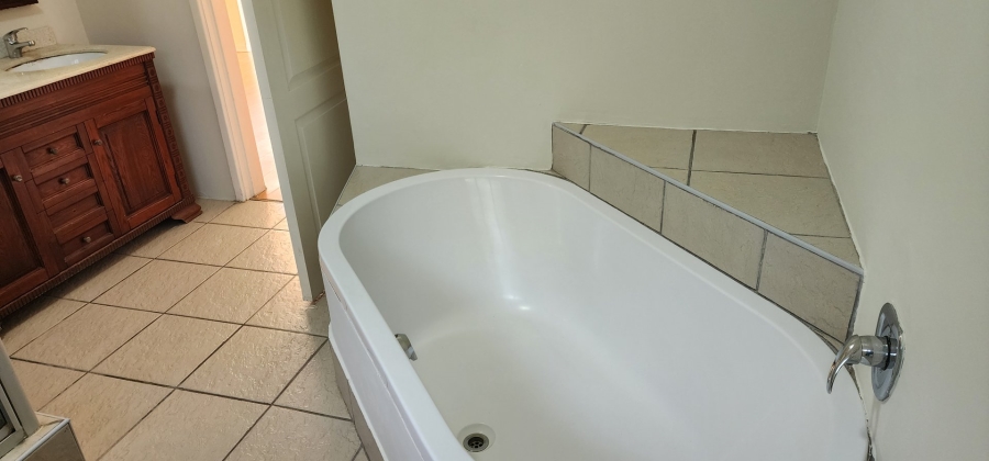 4 Bedroom Property for Sale in Umtentweni KwaZulu-Natal