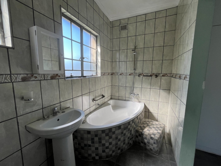 To Let 2 Bedroom Property for Rent in Malvern KwaZulu-Natal