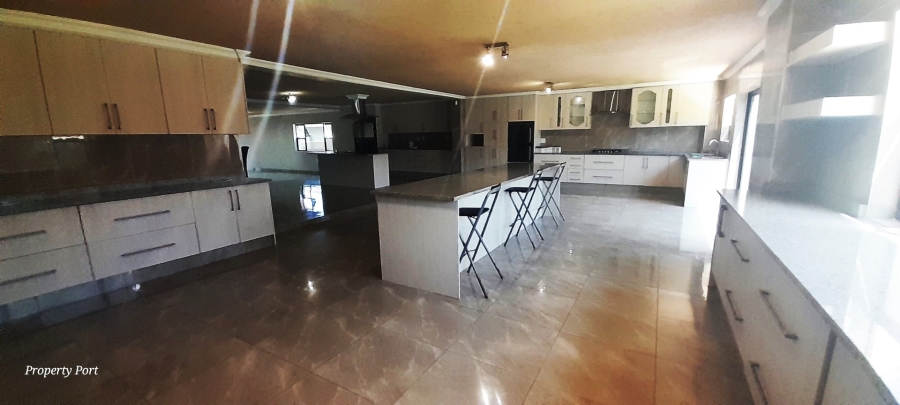 6 Bedroom Property for Sale in Uvongo KwaZulu-Natal