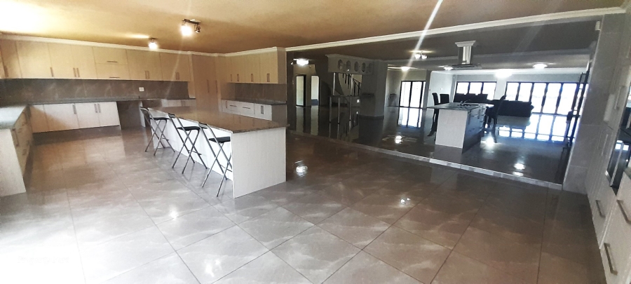 6 Bedroom Property for Sale in Uvongo KwaZulu-Natal