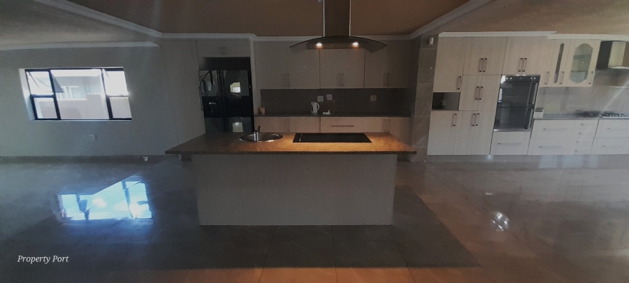 6 Bedroom Property for Sale in Uvongo KwaZulu-Natal
