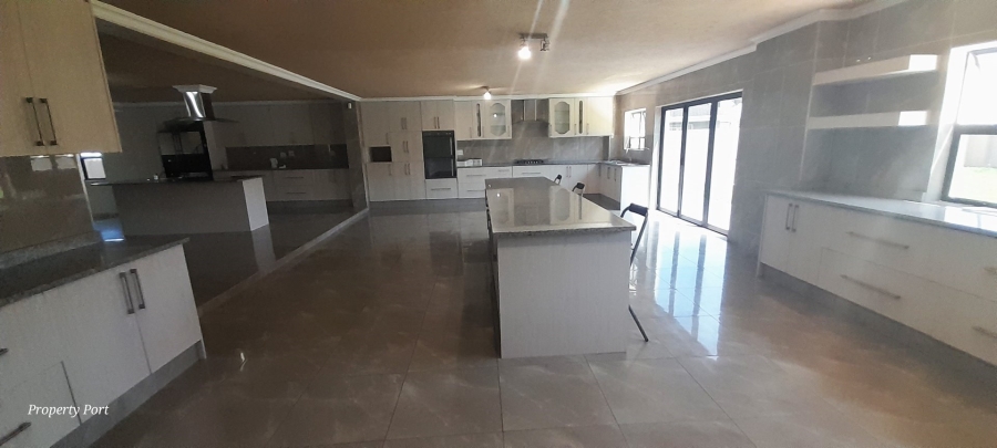 6 Bedroom Property for Sale in Uvongo KwaZulu-Natal
