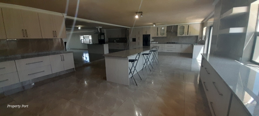 6 Bedroom Property for Sale in Uvongo KwaZulu-Natal