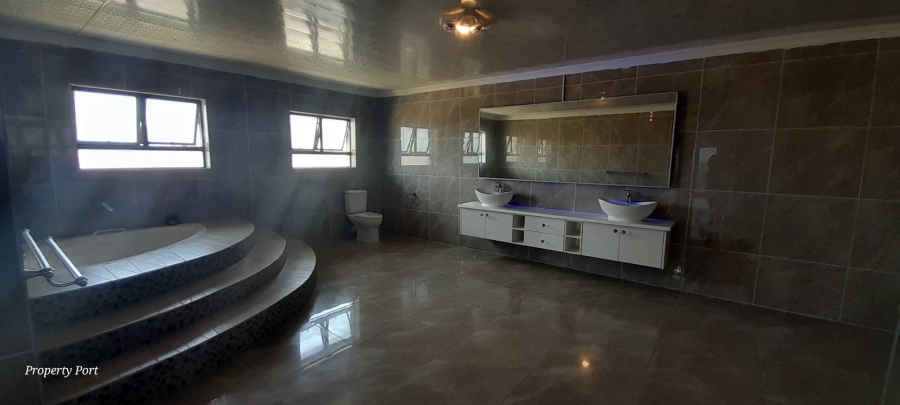6 Bedroom Property for Sale in Uvongo KwaZulu-Natal