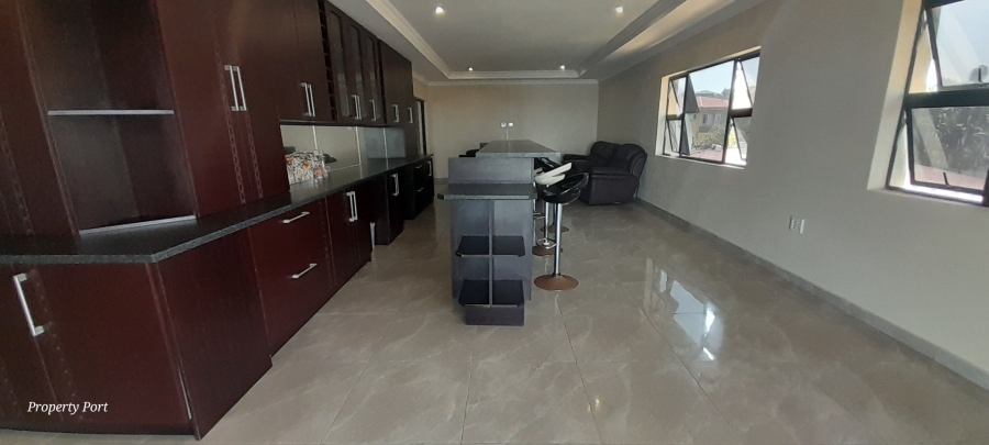 6 Bedroom Property for Sale in Uvongo KwaZulu-Natal