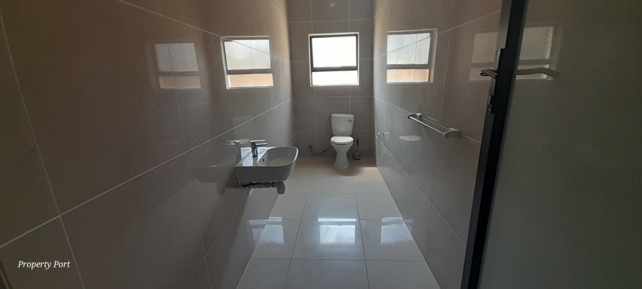 6 Bedroom Property for Sale in Uvongo KwaZulu-Natal
