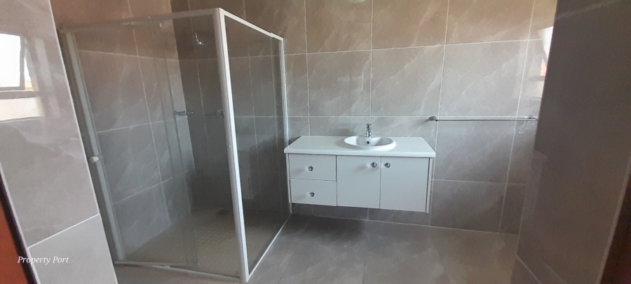 6 Bedroom Property for Sale in Uvongo KwaZulu-Natal