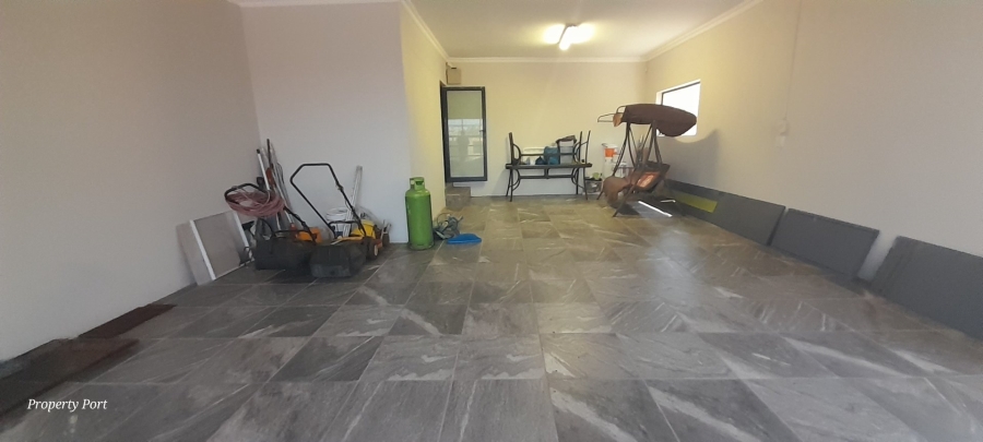 6 Bedroom Property for Sale in Uvongo KwaZulu-Natal