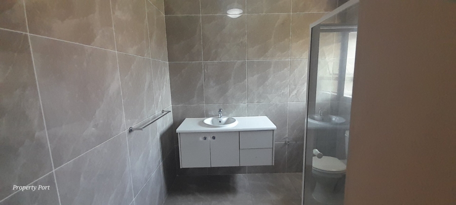 6 Bedroom Property for Sale in Uvongo KwaZulu-Natal