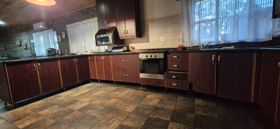 9 Bedroom Property for Sale in Newcastle KwaZulu-Natal