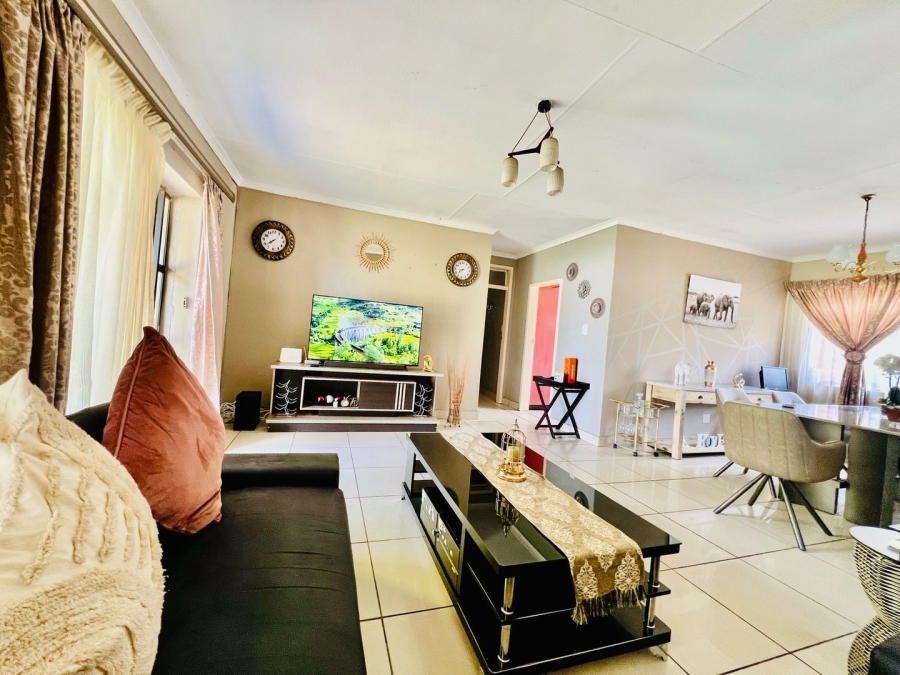 4 Bedroom Property for Sale in Amajuba Park KwaZulu-Natal